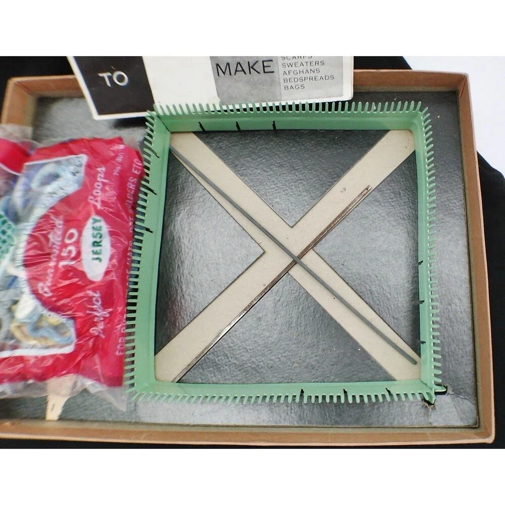 Vintage Davis Adjustable Weaving Loom w/Original Box  1950's #602